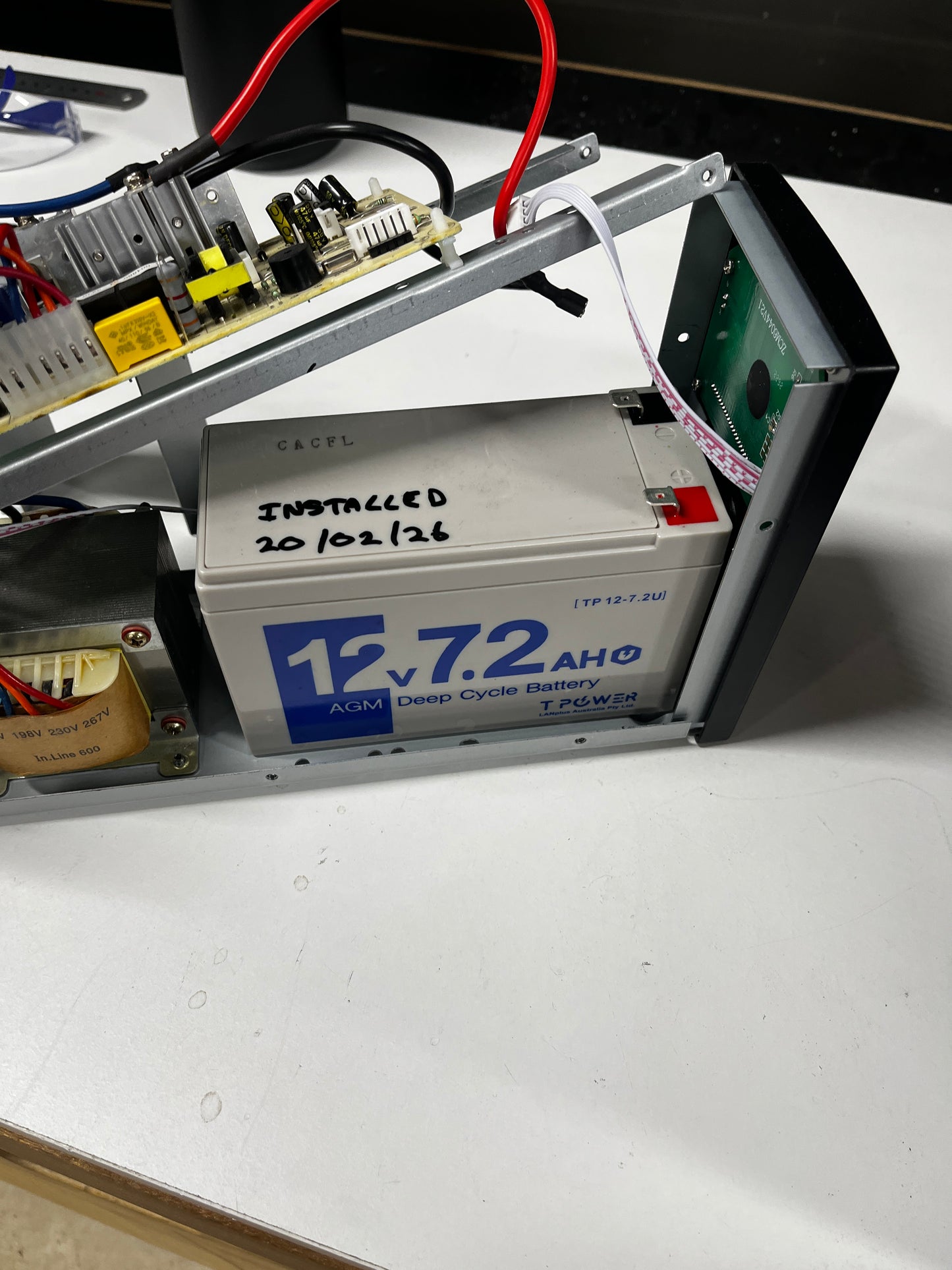 650VA/390W Line Interactive UPS with LCD and USB -New Battery!