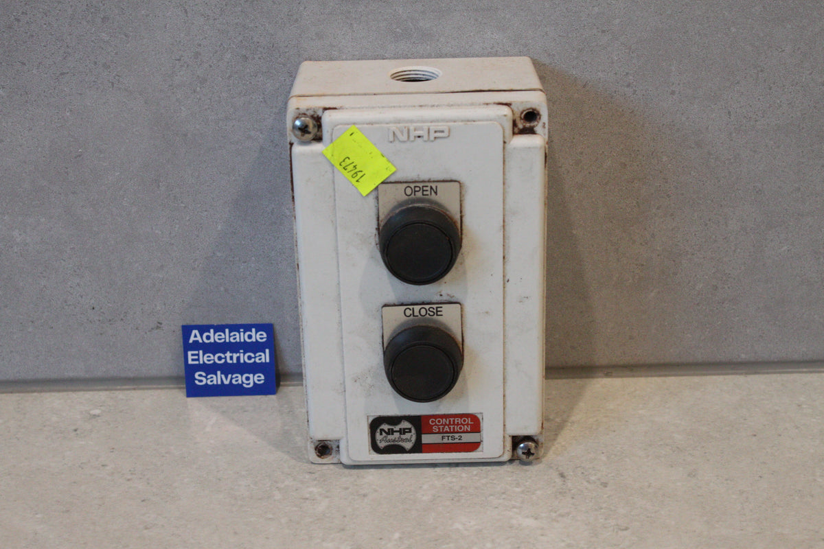 NHP - FTS-2 FT-2 D7-X10 x 2 HO Push Control Station - FTS2PBRH2