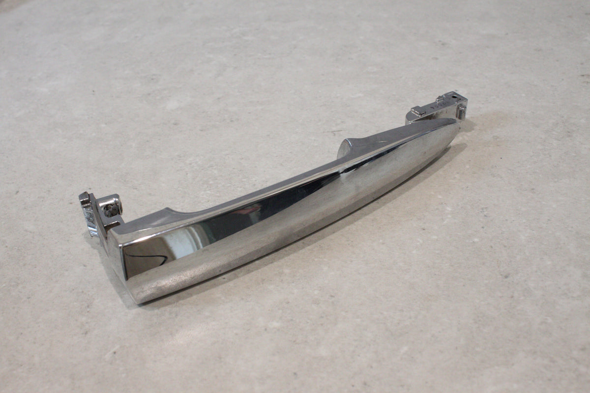 NISSAN Passenger Side Outside Handle Grip 82640-9N00A