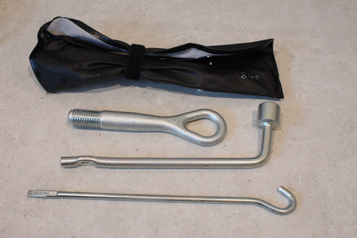 Nissan Tool Set Change Tyre 99501-4J800