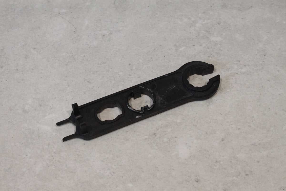 DEVALAN MC4 Spanner Suit Goodwe Lynx