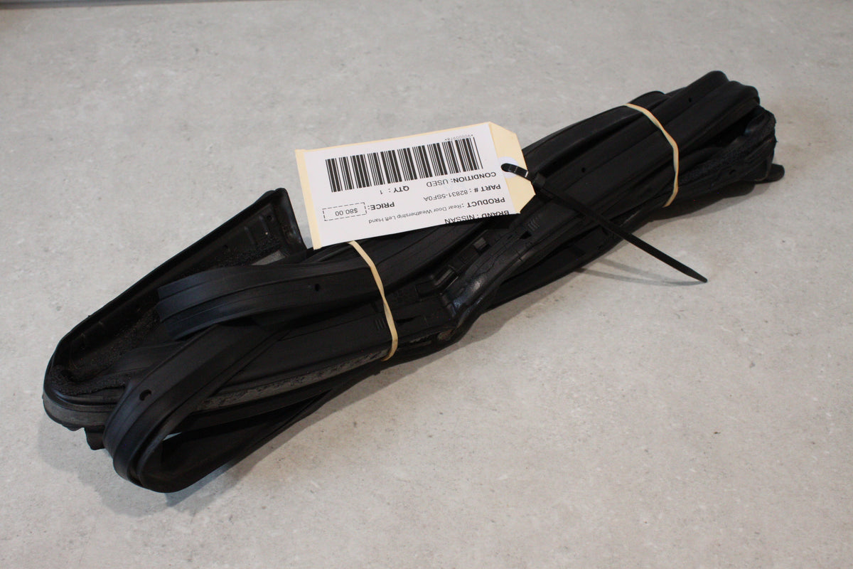 NISSAN Rear Door Weatherstrip Left Hand 82831-5SF0A