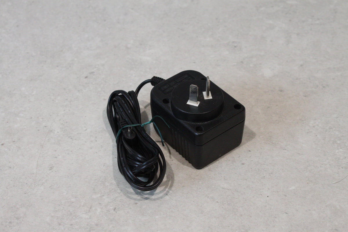 Sanyo AC Adapter 6VDC 600mA 3MM 6CV565AU