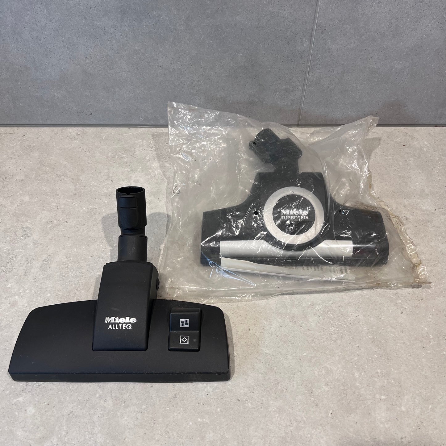 MIELE SKCR3 CX1 Blizzard Cat & Dog Bagless Vacuum Cleaner with Brand New STB 305-3 TurboTeQ Floorhead