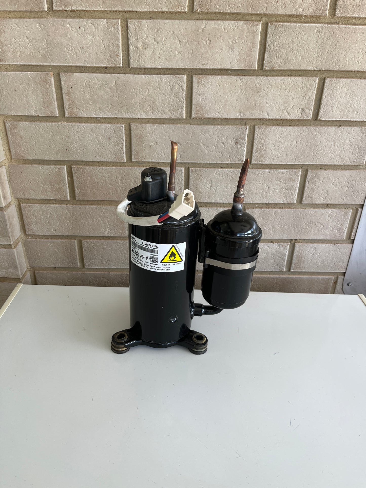 Compressor KSN98D64UFZ3 GMCC ACTRON AIR WRC-026CS