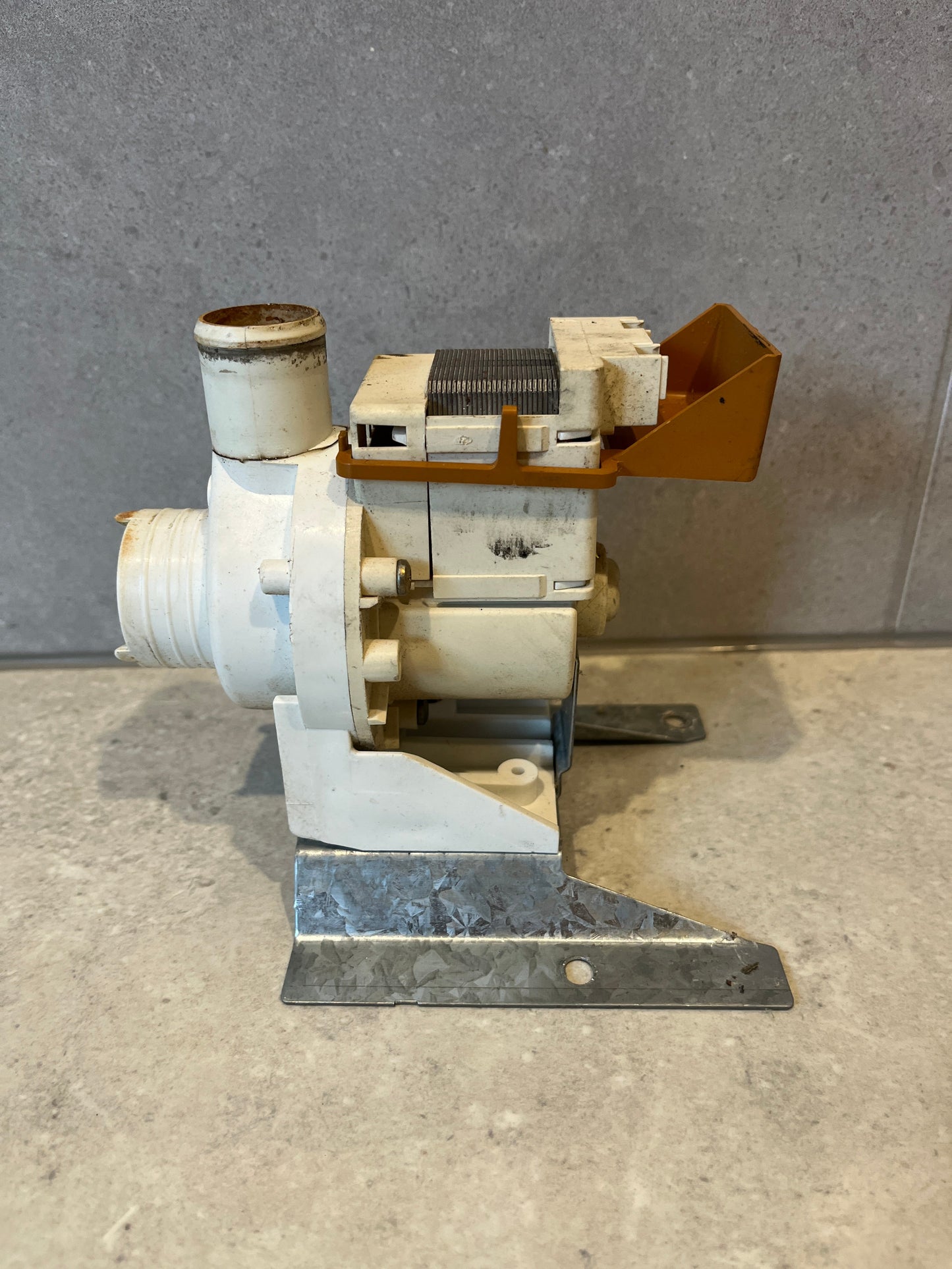 Hoover 200M Top Loader 43585421 PUMP DRAIN Plaset
