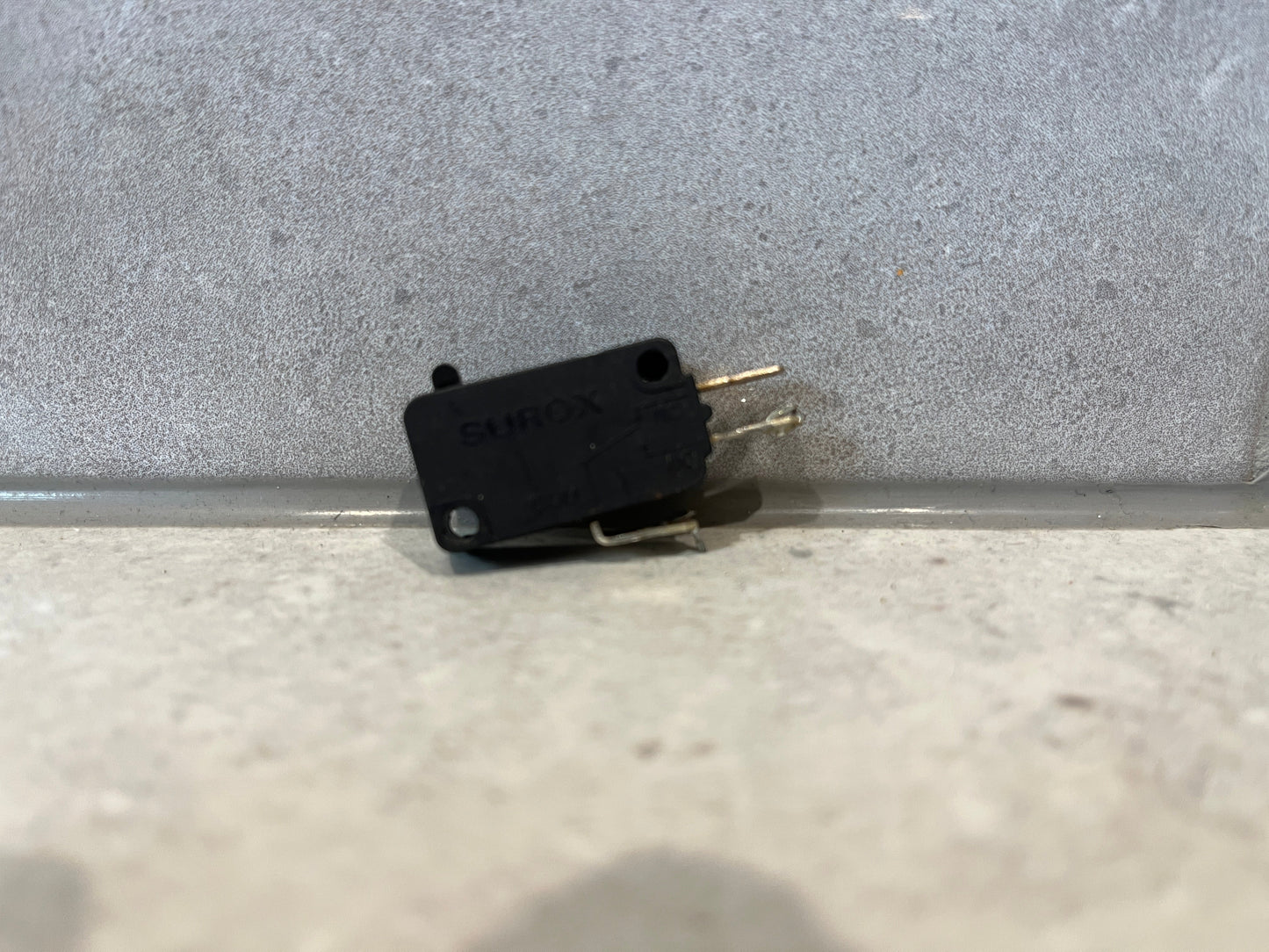 BES250 Micro Switch SUROX SC799-V16-61/R/L