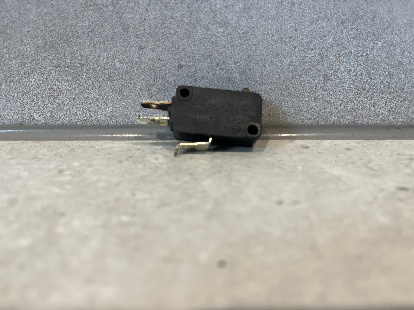 BES250 Micro Switch SUROX SC799-V16-61/R/L