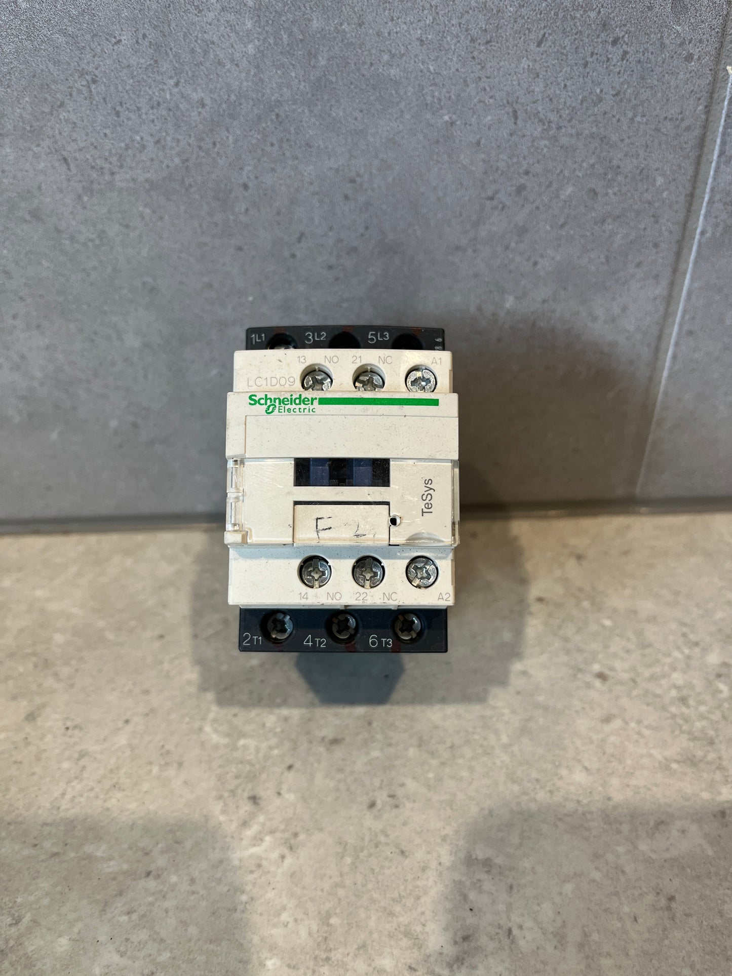 LC1D09 | Schneider | Contactor, 25A, 3 Pole, 600VAC, 24VDC Coil, Used