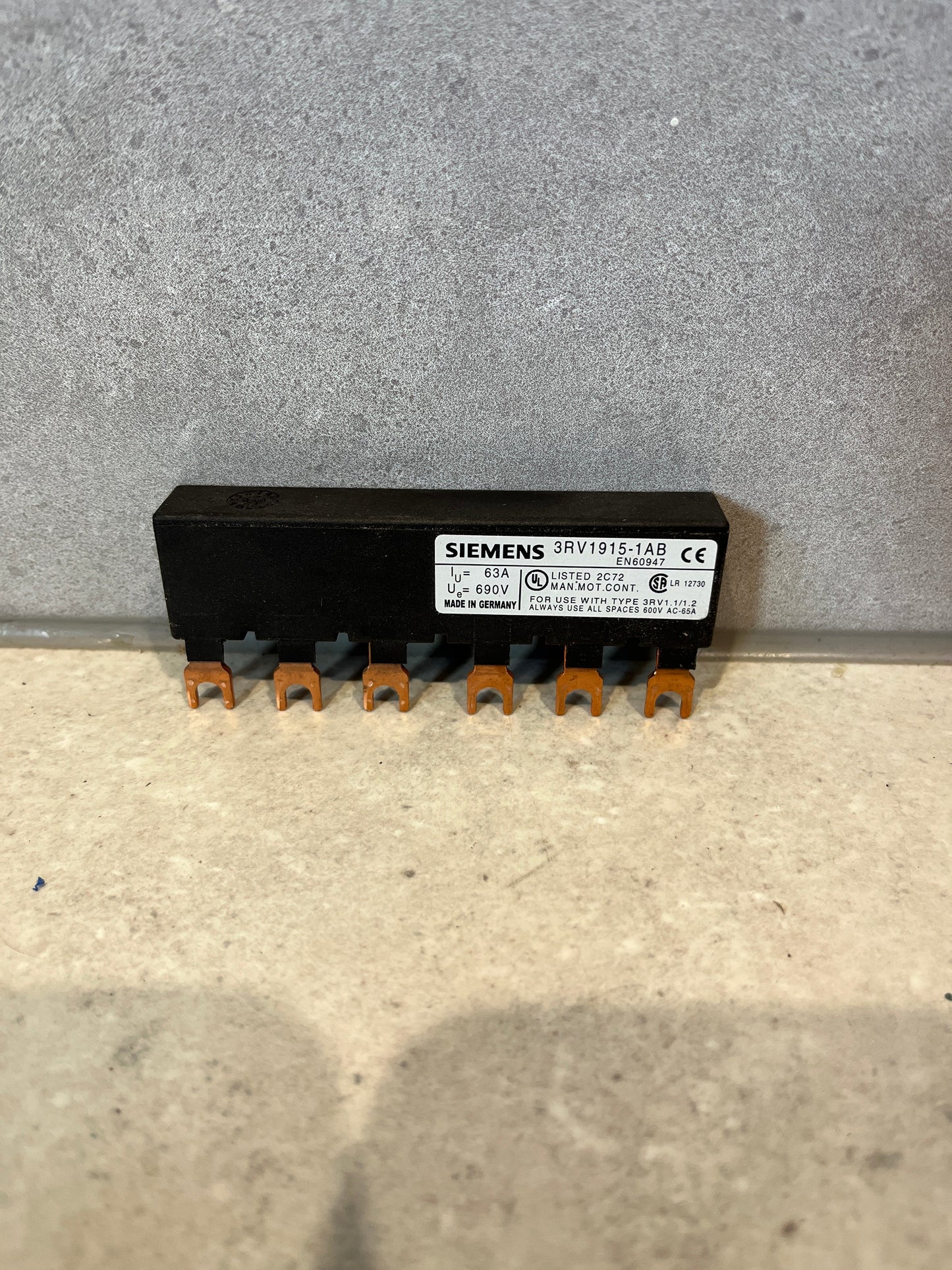 Siemens SIRIUS 3 Phase Busbar 690V,45mm Pitch 3RV1915-1AB