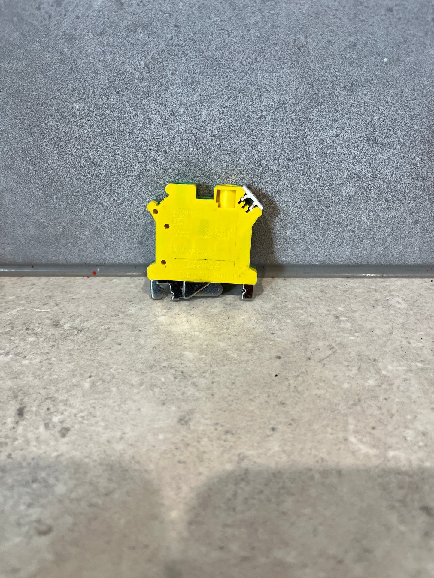 Phoenix Contact 2-Way USLKG 6 N Earth Terminal Block, 24 → 8 AWG Wire, Screw Down, Polyamide Housing, ATEX