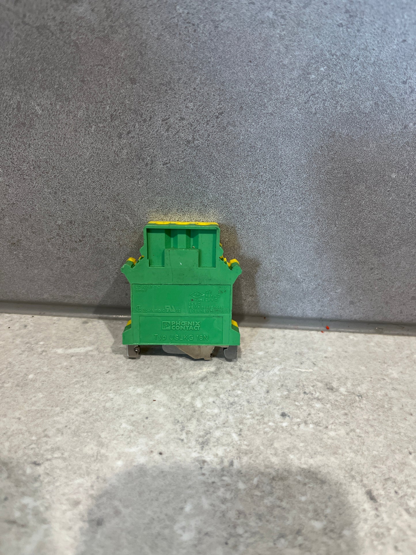 Phoenix Contact 2-Way USLKG 16 N Earth Terminal Block, 16mm2, Wire, Screw Down, Polyamide Housing