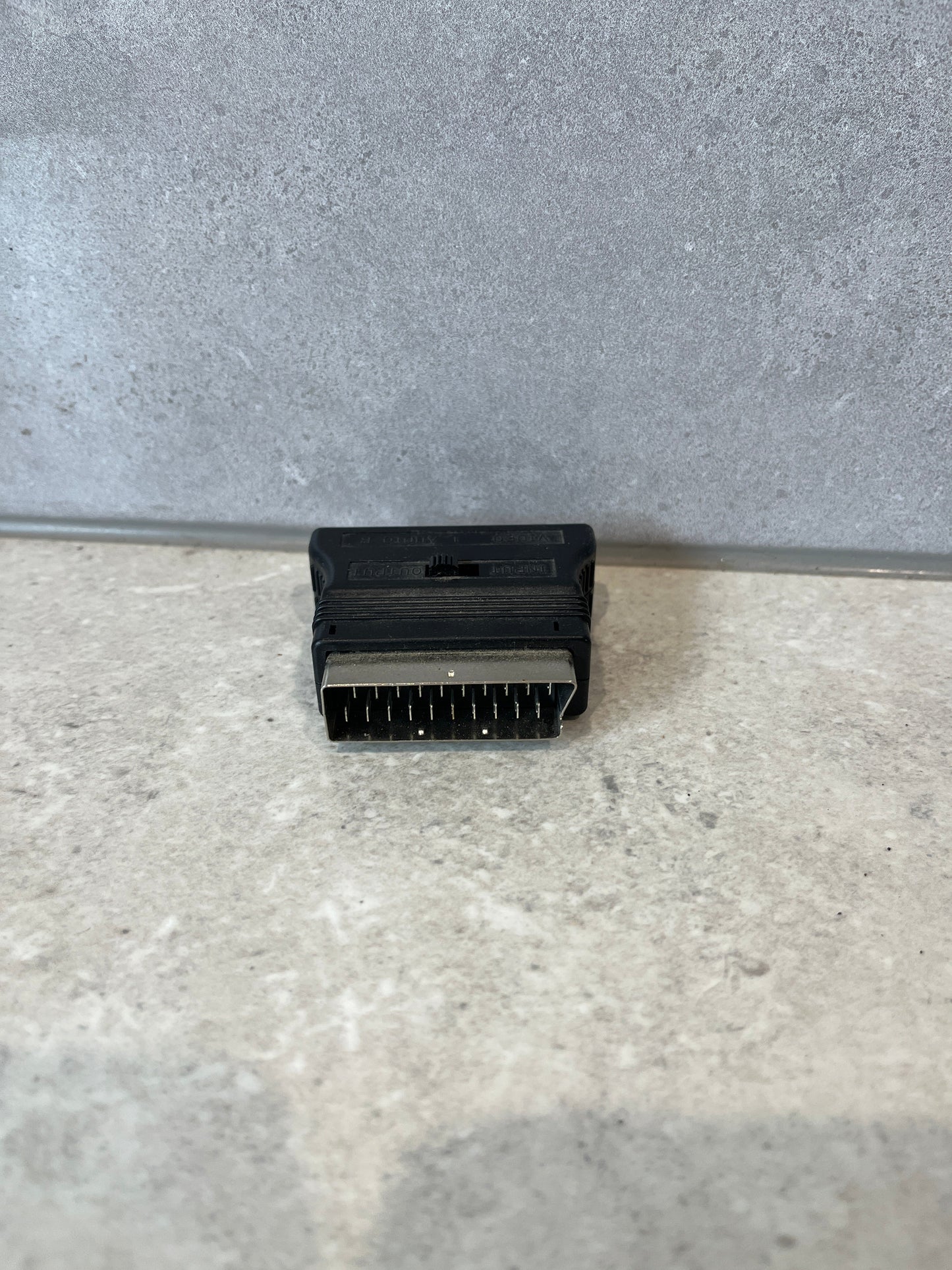 COMPOSITE TO SCART ADAPTER