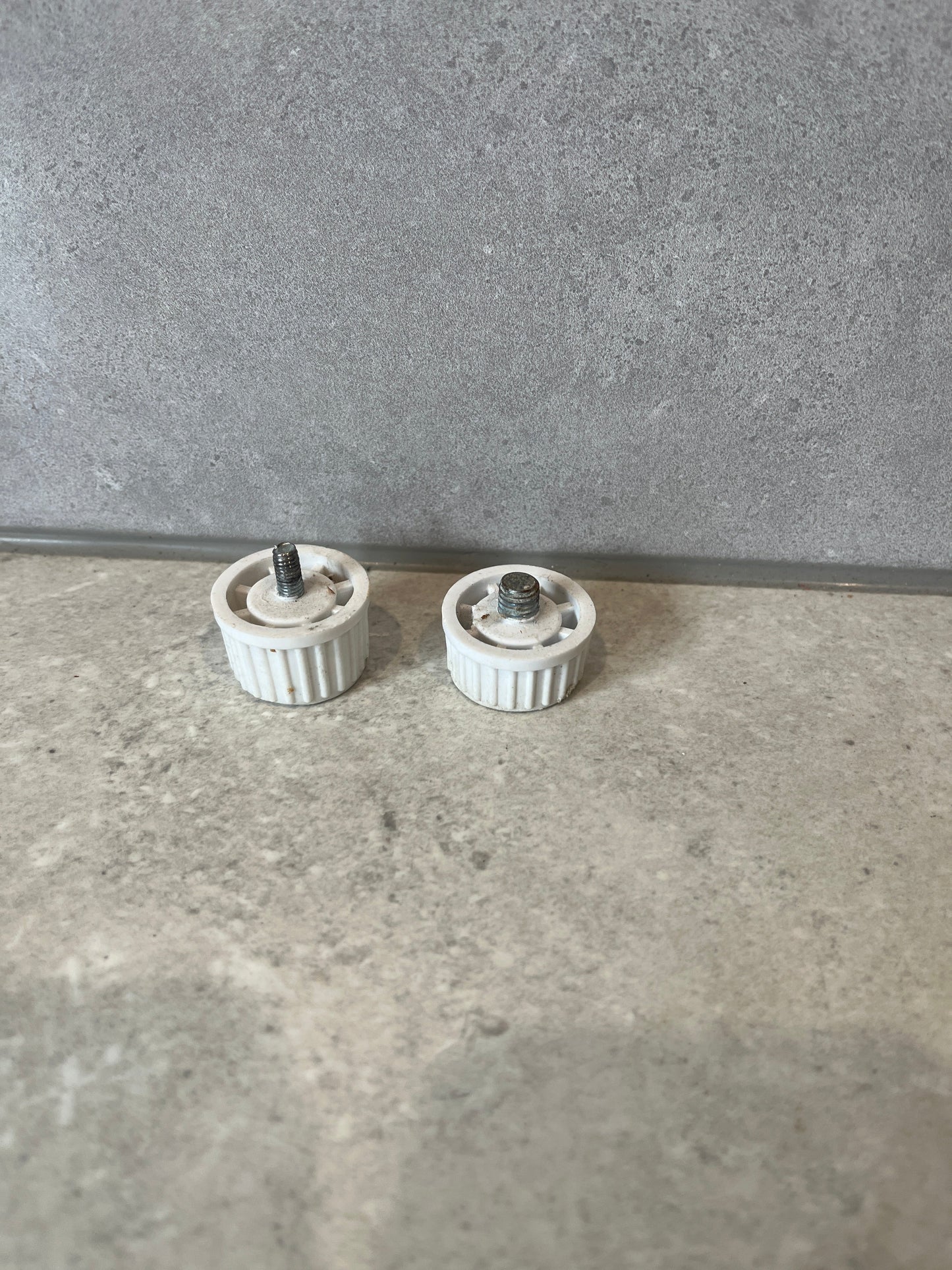 Westinghouse WRM1300WC Levelling Feet