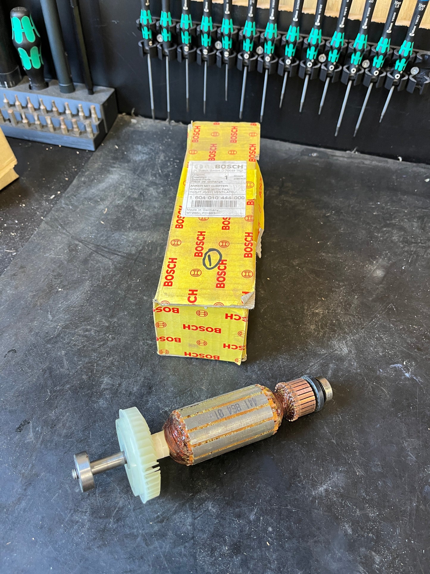 Bosch GWS 9-125 ARMATURE 230-240V 1604010444