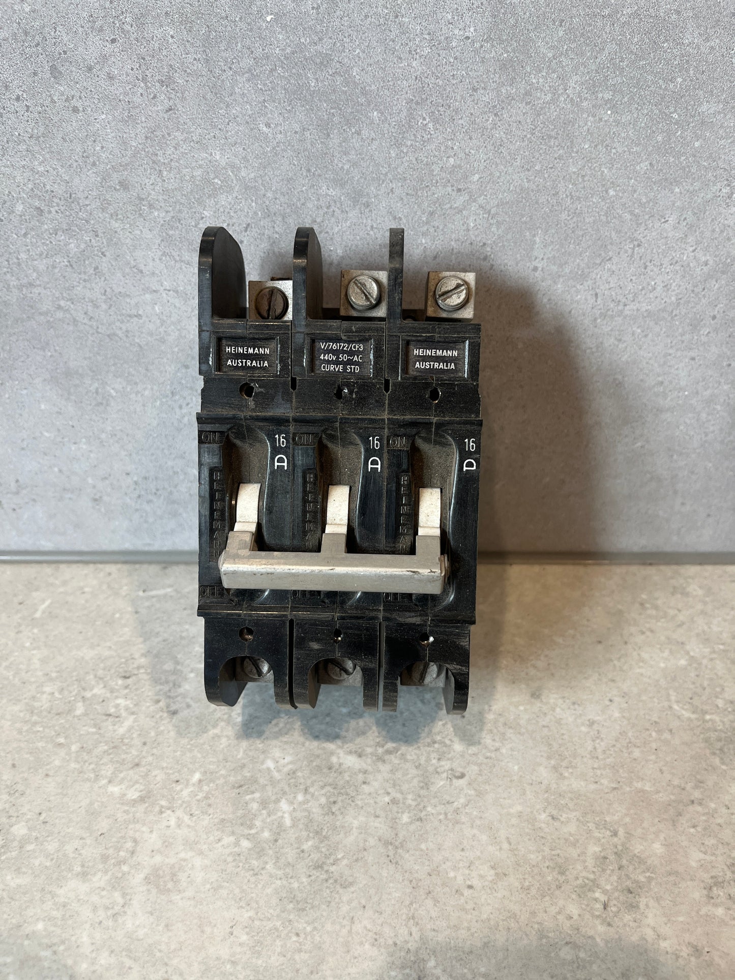 Heinemann 16A 3 Pole V/76172/CF3 Circuit Breaker Three Phase