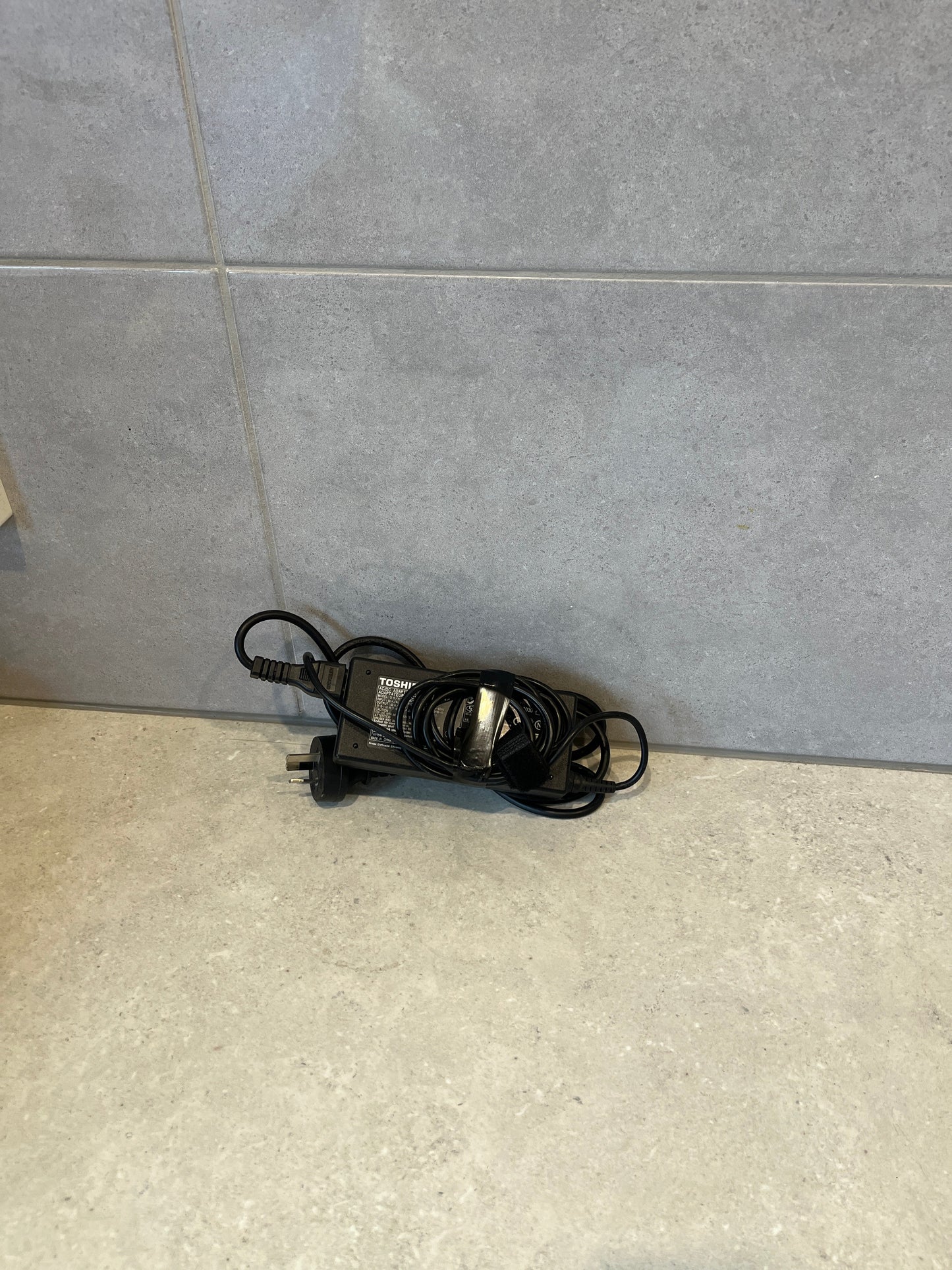 Toshiba A100 Satellite AC Charger Adapter