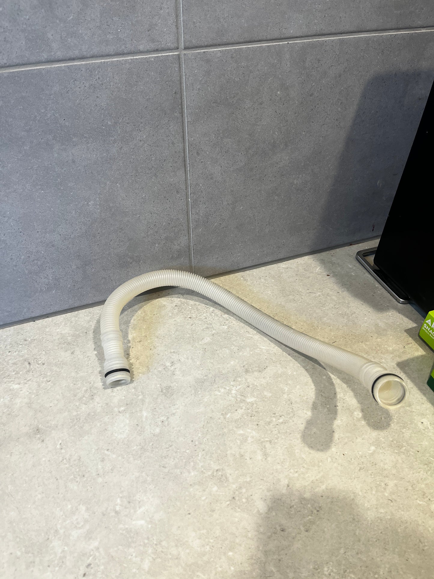 Genuine Bosch 00668104 Appliance Hose 1561539 668104 PS8732951