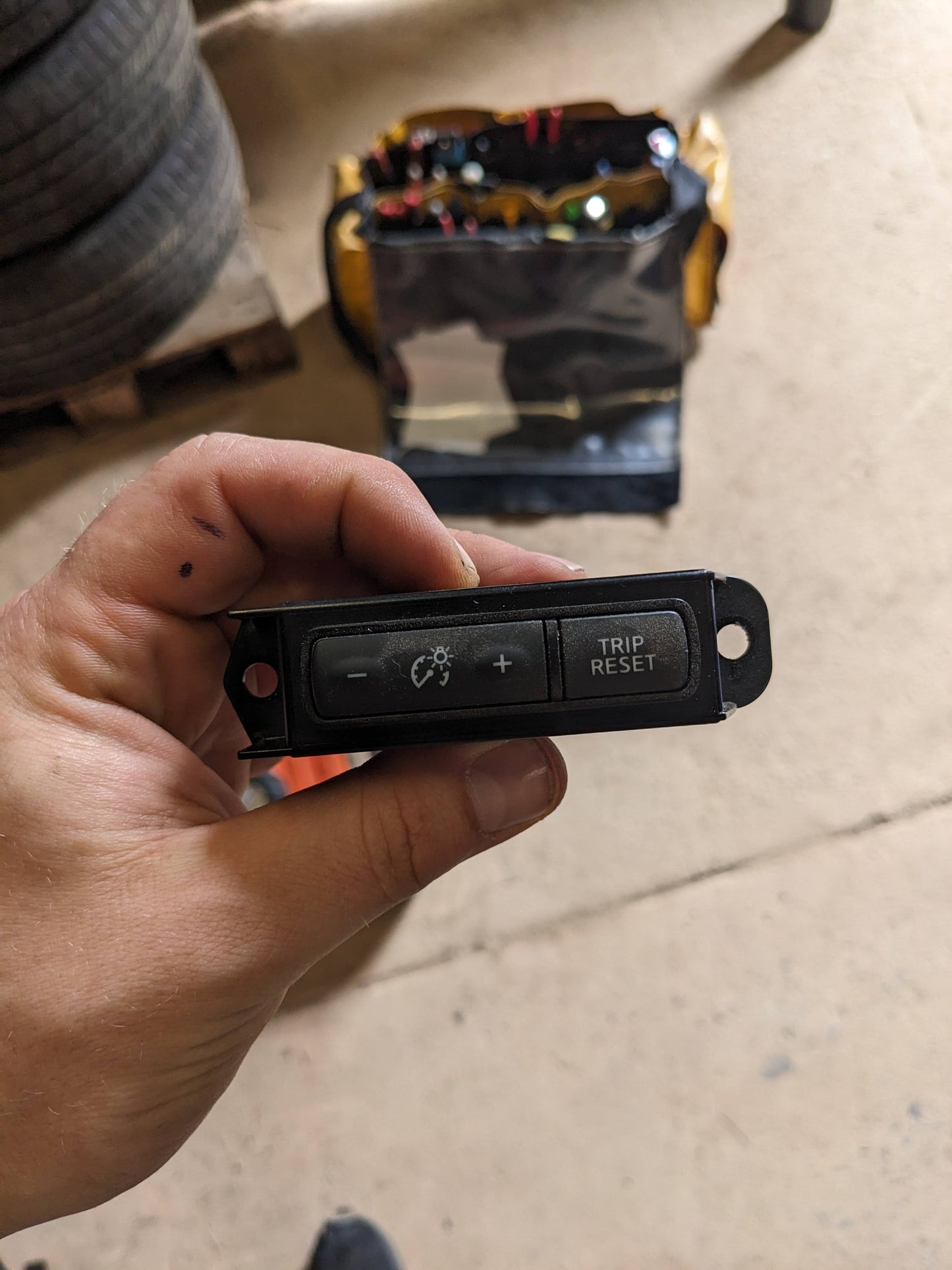 Nissan 25273-5TA0A Switch Assy-Meter Display Nissan Leaf ZE1