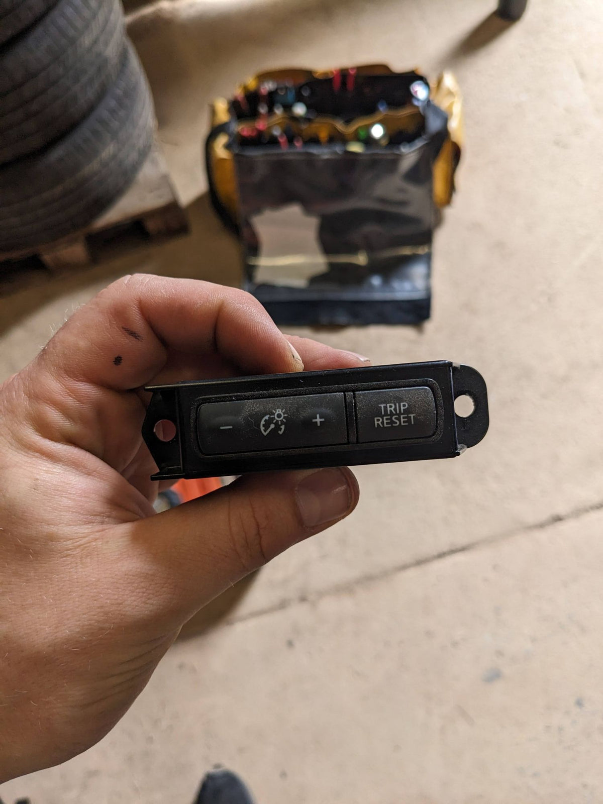 Nissan 25273-5TA0A Switch Assy-Meter Display Nissan Leaf ZE1