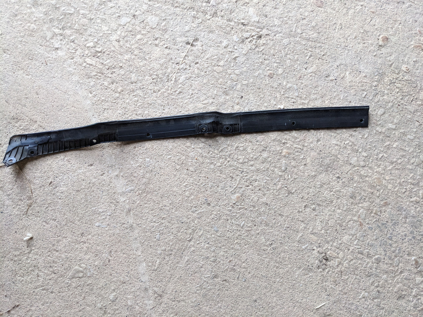 Nissan 65821-5SK0A Seal-Hood, Front LH Nissan Leaf ZE1