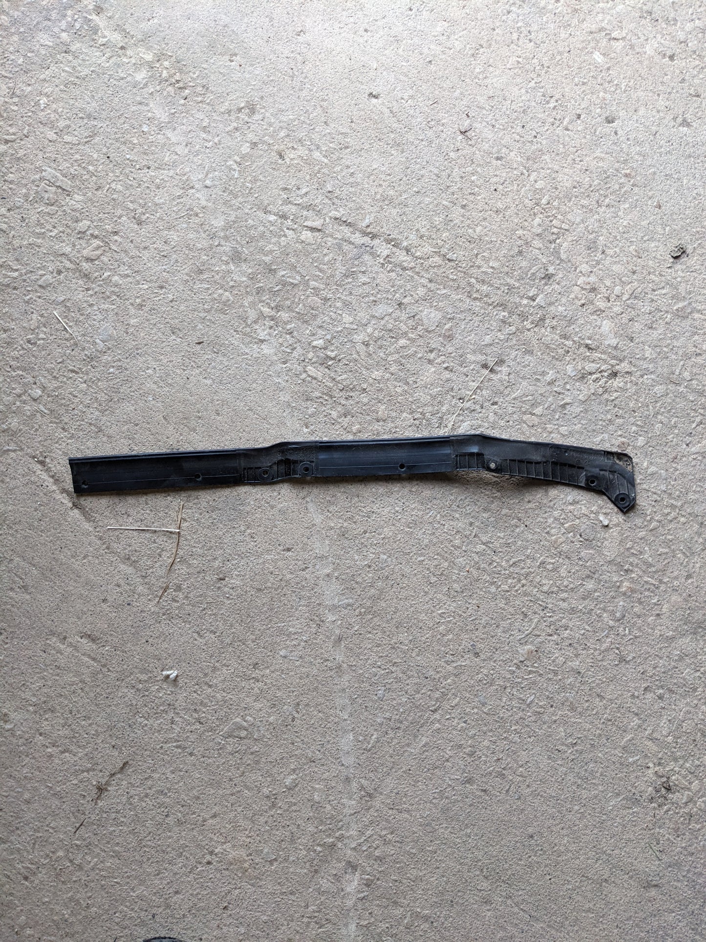 Nissan 65820-5SK0A Seal-Hood Front Nissan Leaf ZE1