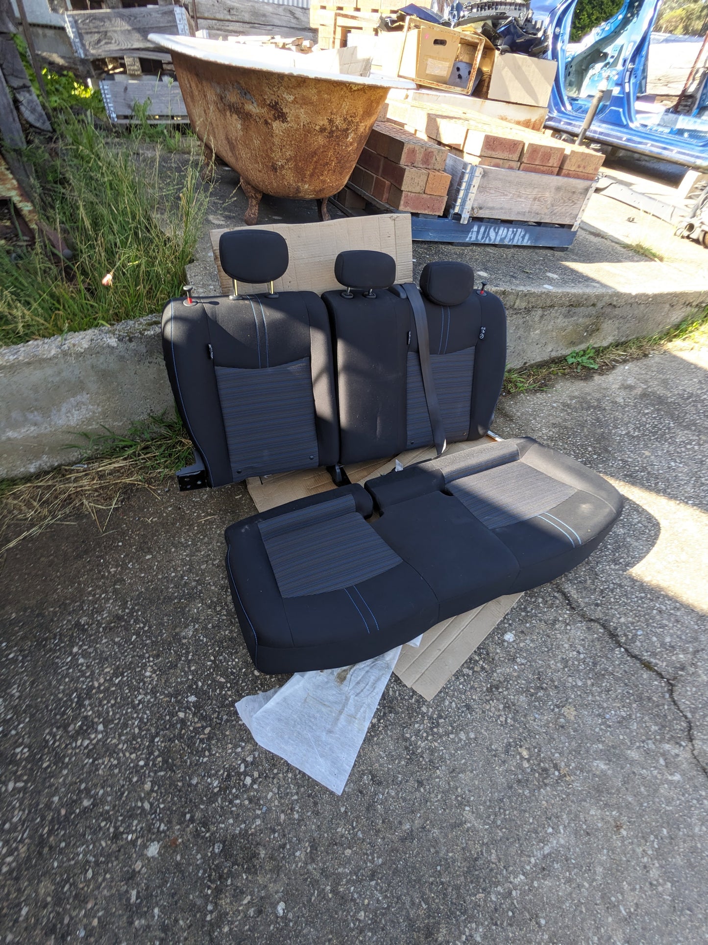 Nissan Rear Seats - COMPLETE SET Nissan Leaf ZE1