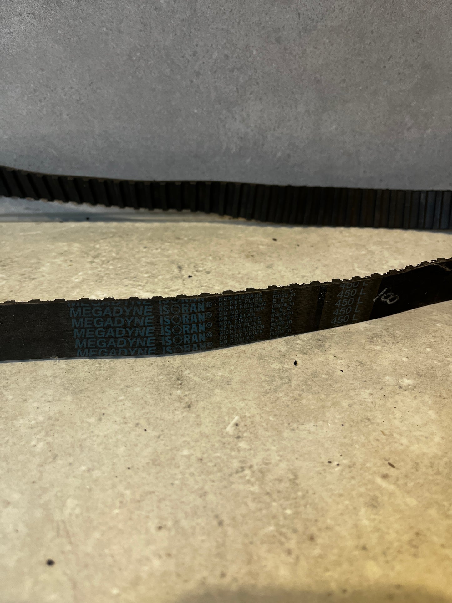 Close-up view of Megadyne Isoran 450L timing belt details