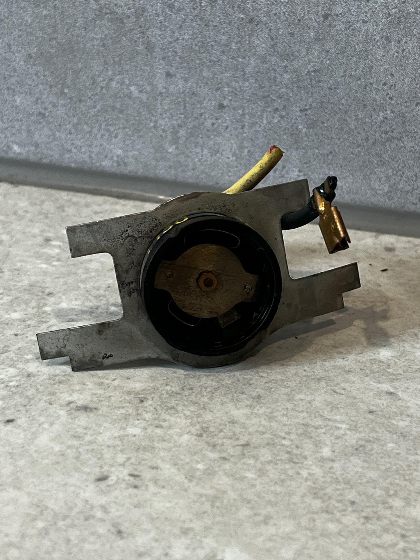 Rear view of metal high-temperature thermal switch showing mounting plate