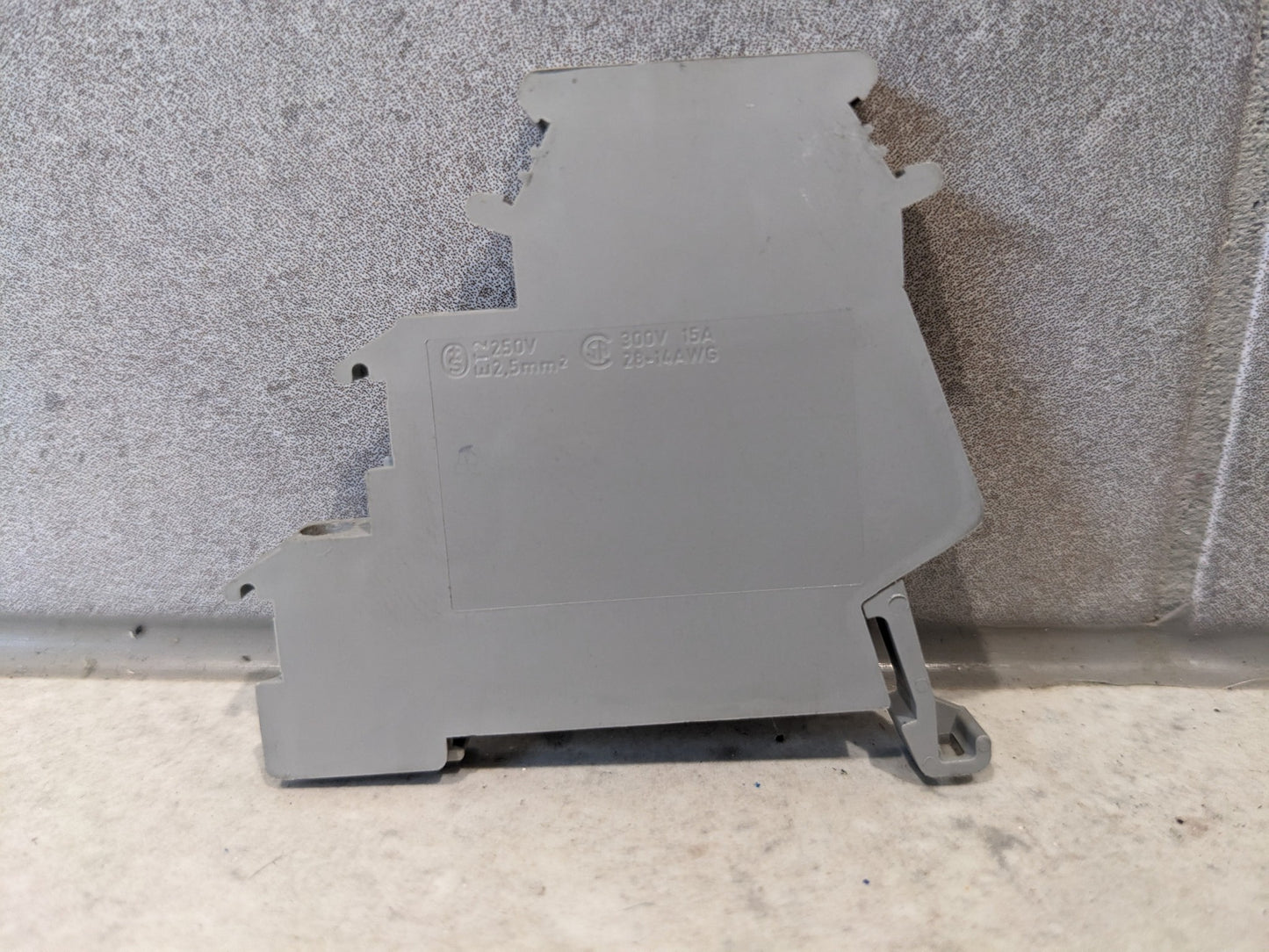 Phoenix Contact DIK 1.5 Series Non-Fused DIN Rail Terminal, 2.5mm² Triple-Level