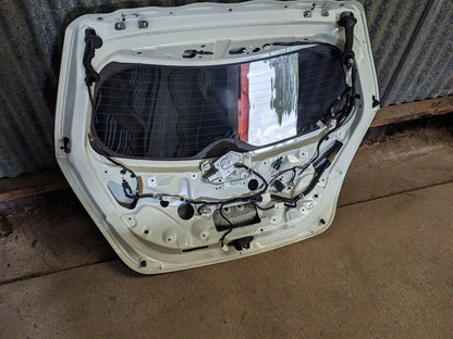 Nissan Leaf 11-12 Back Rear Glass Windscreen Windshield 90300-3NA0A