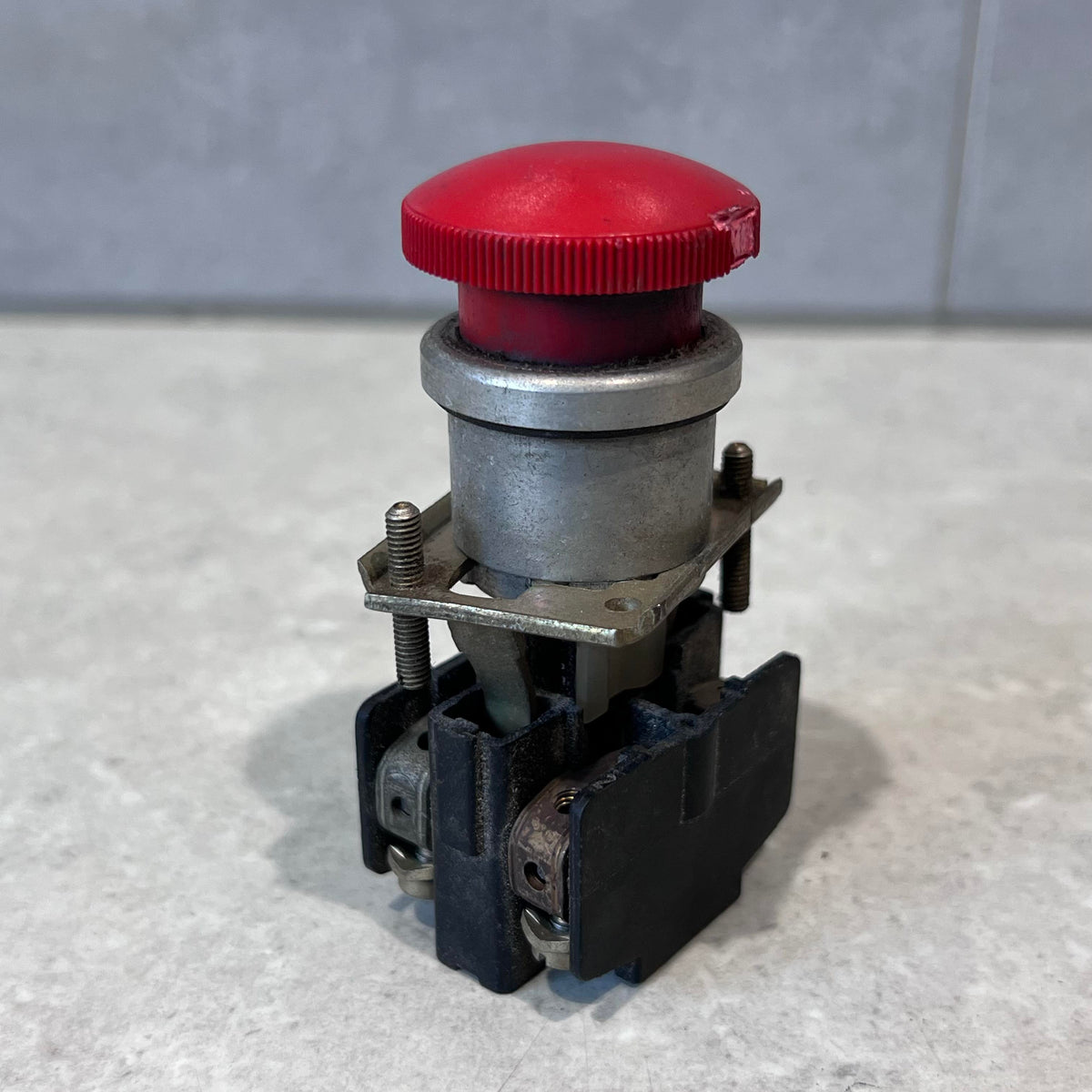 SIEMENS 30mm Emergency Stop Button 3 SA 10