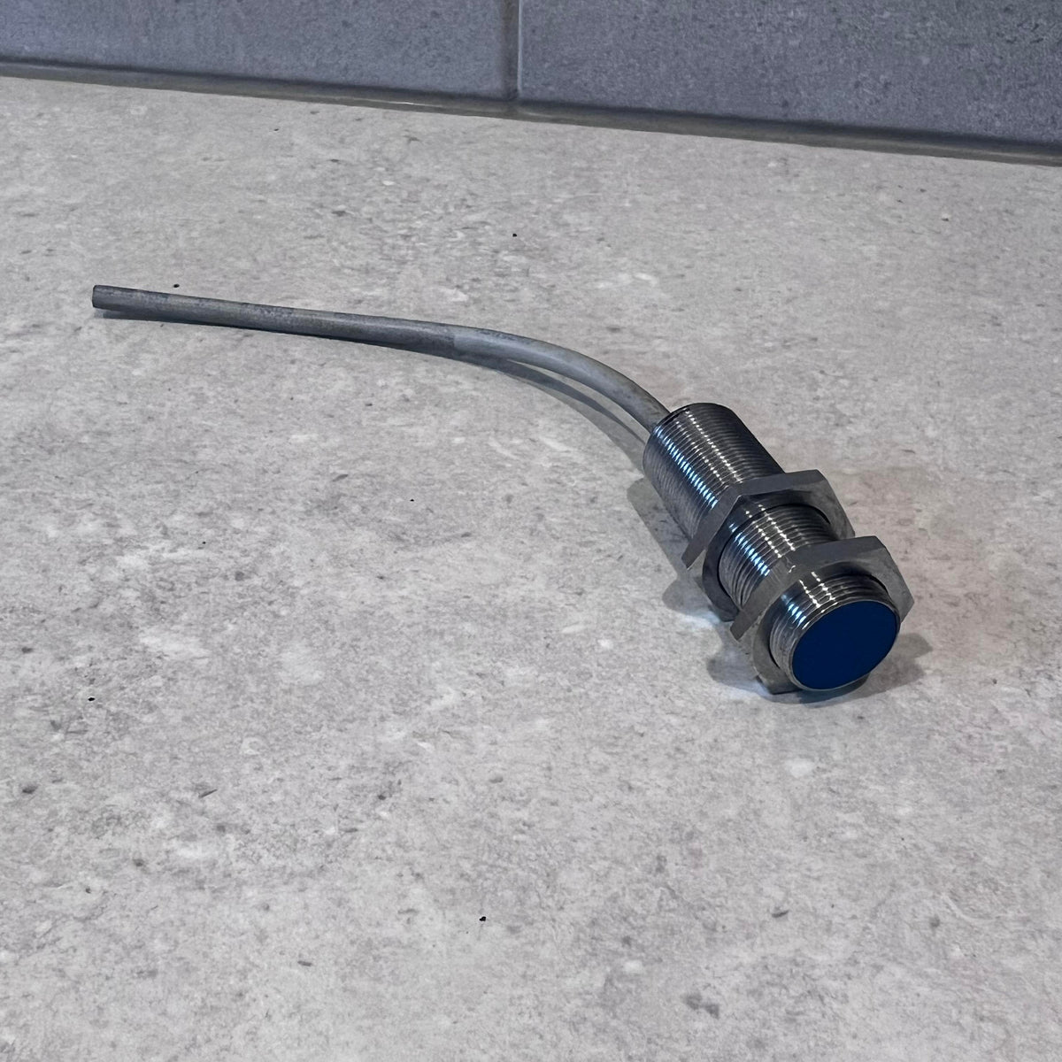 Contrinex Barrel-Style Proximity Sensor, M18, 5 mm Detection, 10-30VDC