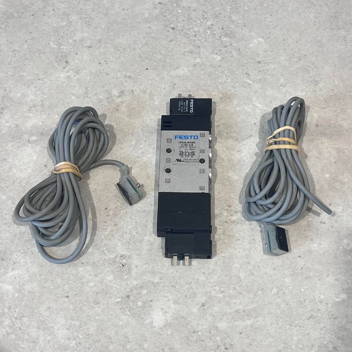 Festo Solenoid Pilot Valve - Electric G CPE Series 196937 + Plugs & Wires