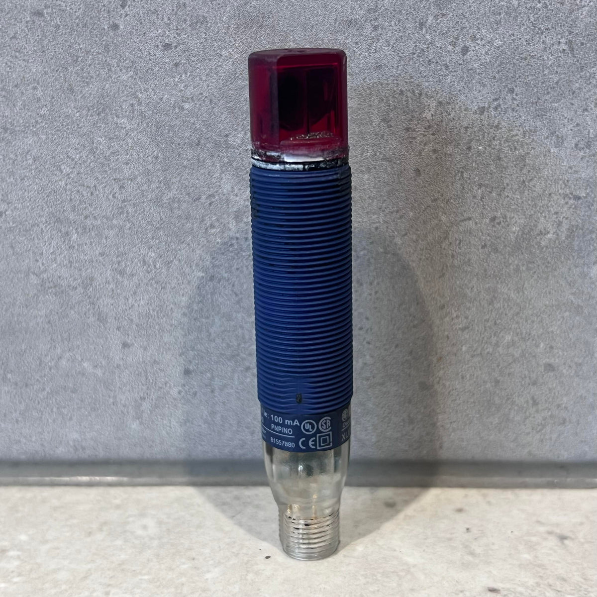 Telemecanique Photo-electric sensor, XUB, diffuse, 90deg, Sn 0.6m, 12 to 24VDC, M12