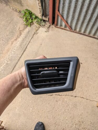 Nissan 68760-5SK0B VENTILATOR ASSEMBLY-SIDE ZE1