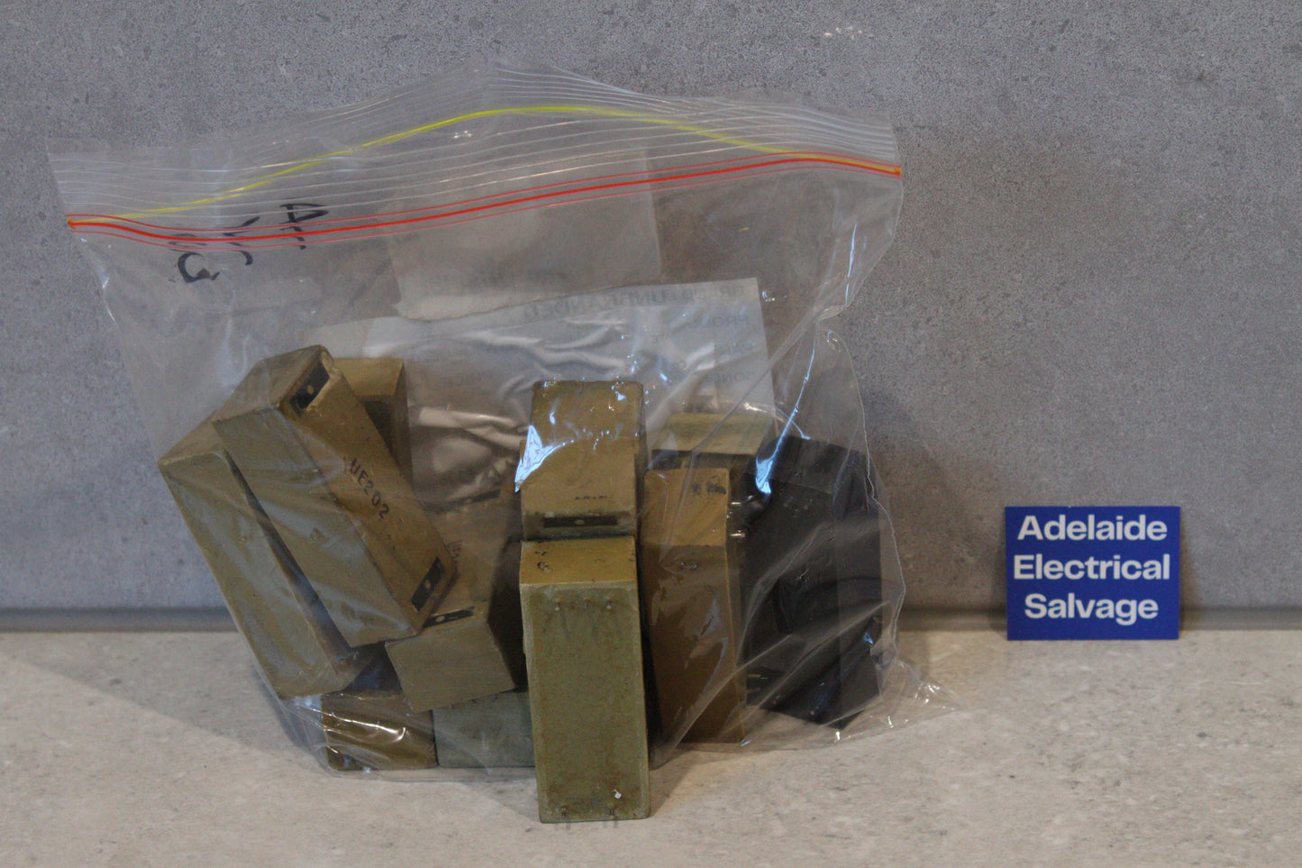 UNBRANDED - Vintage Military 5 pin Relay UE202 - 5945661161124