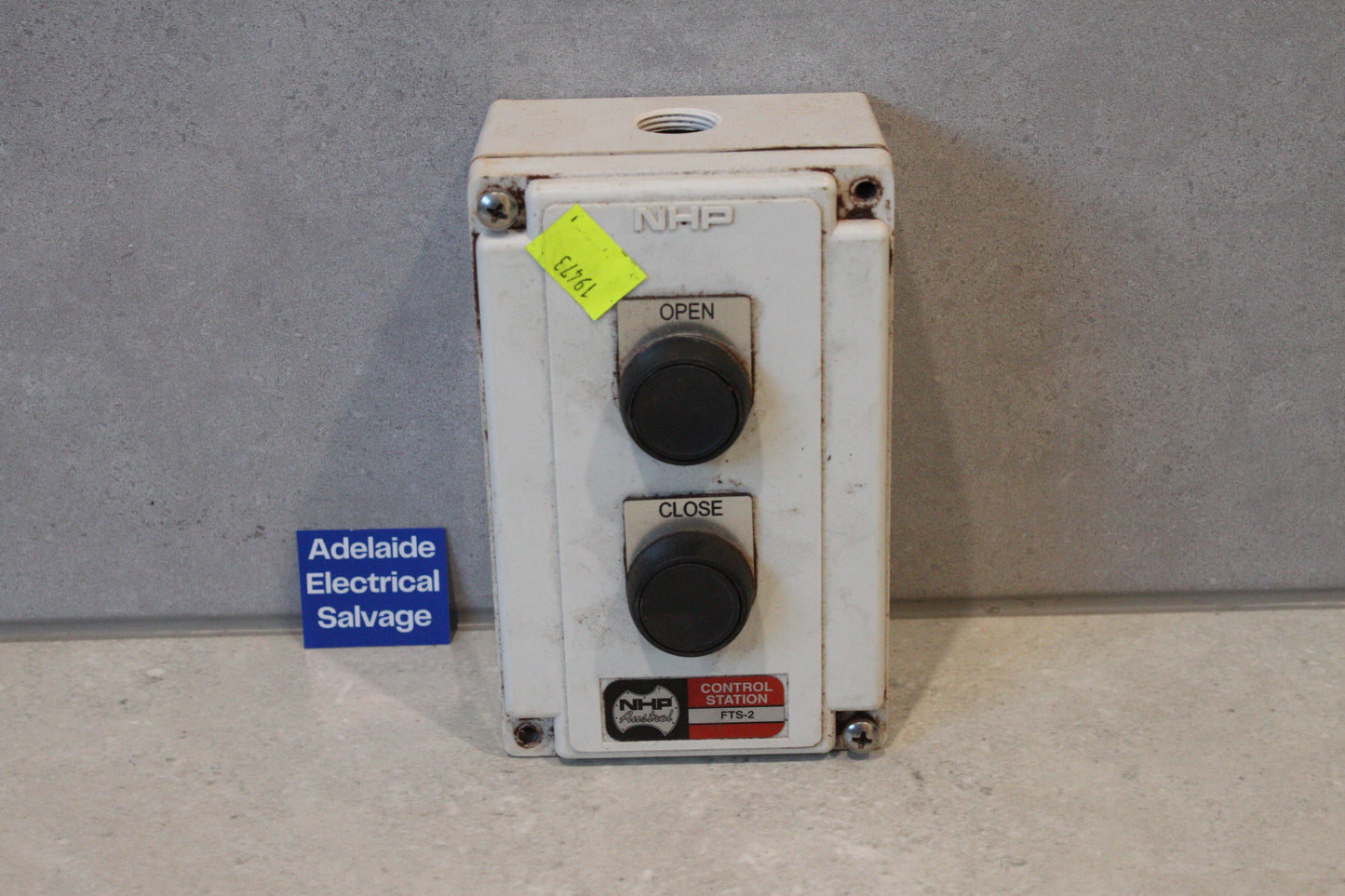 NHP - FTS-2 FT-2 D7-X10 x 2 HO Push Control Station - FTS2PBRH2