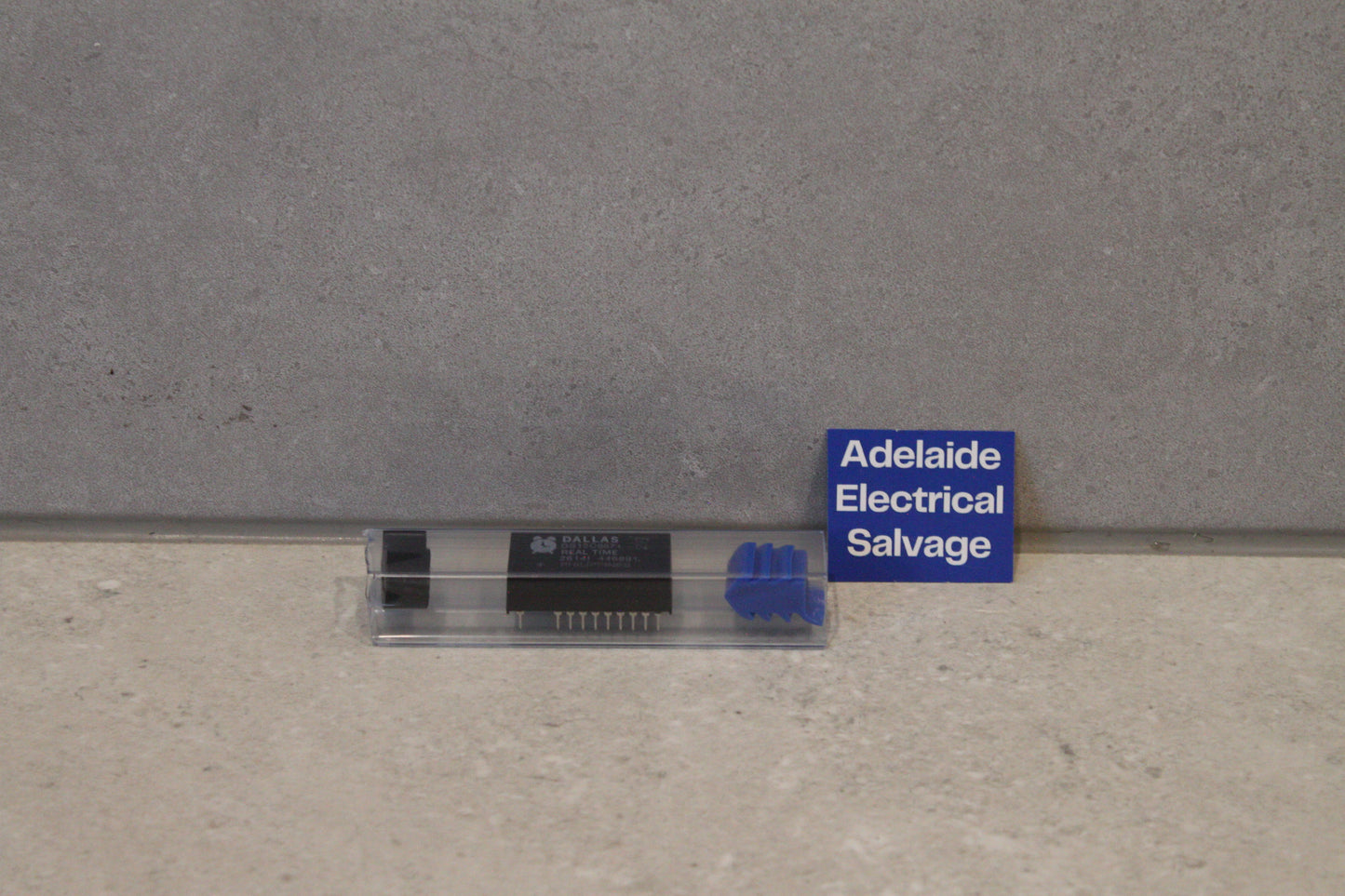 DALLAS - DS12C887+ Real Time Clock (RTC) IC Clock/Calendar 113B Parallel 24-DIP