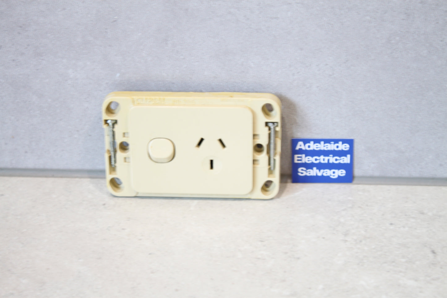 CLIPSAL - Single Switched Power Point GPO 2015-CM Cream - No Surround
