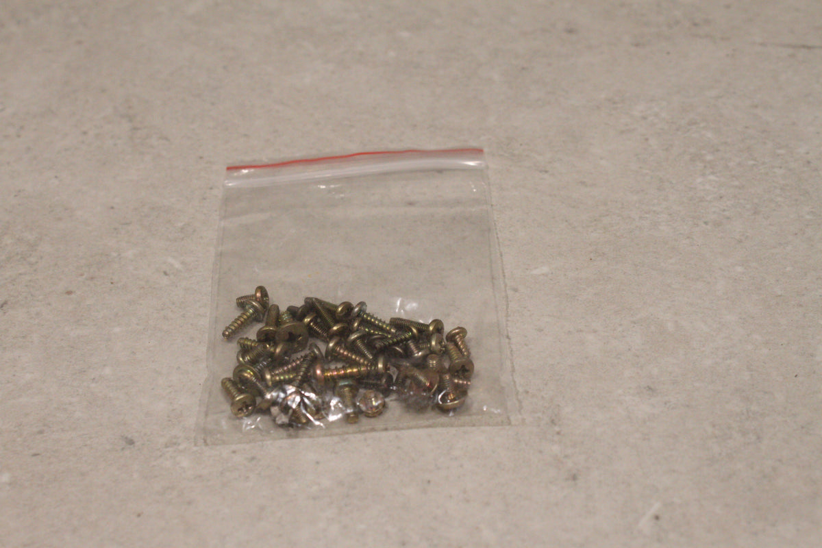 AKAI VS-F301EA VHS Screws