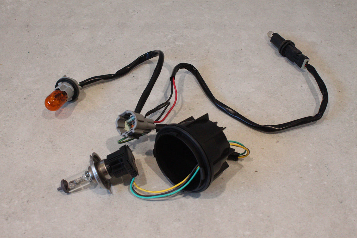 NISSAN Headlight wiring harness with Globes 6 Pin
