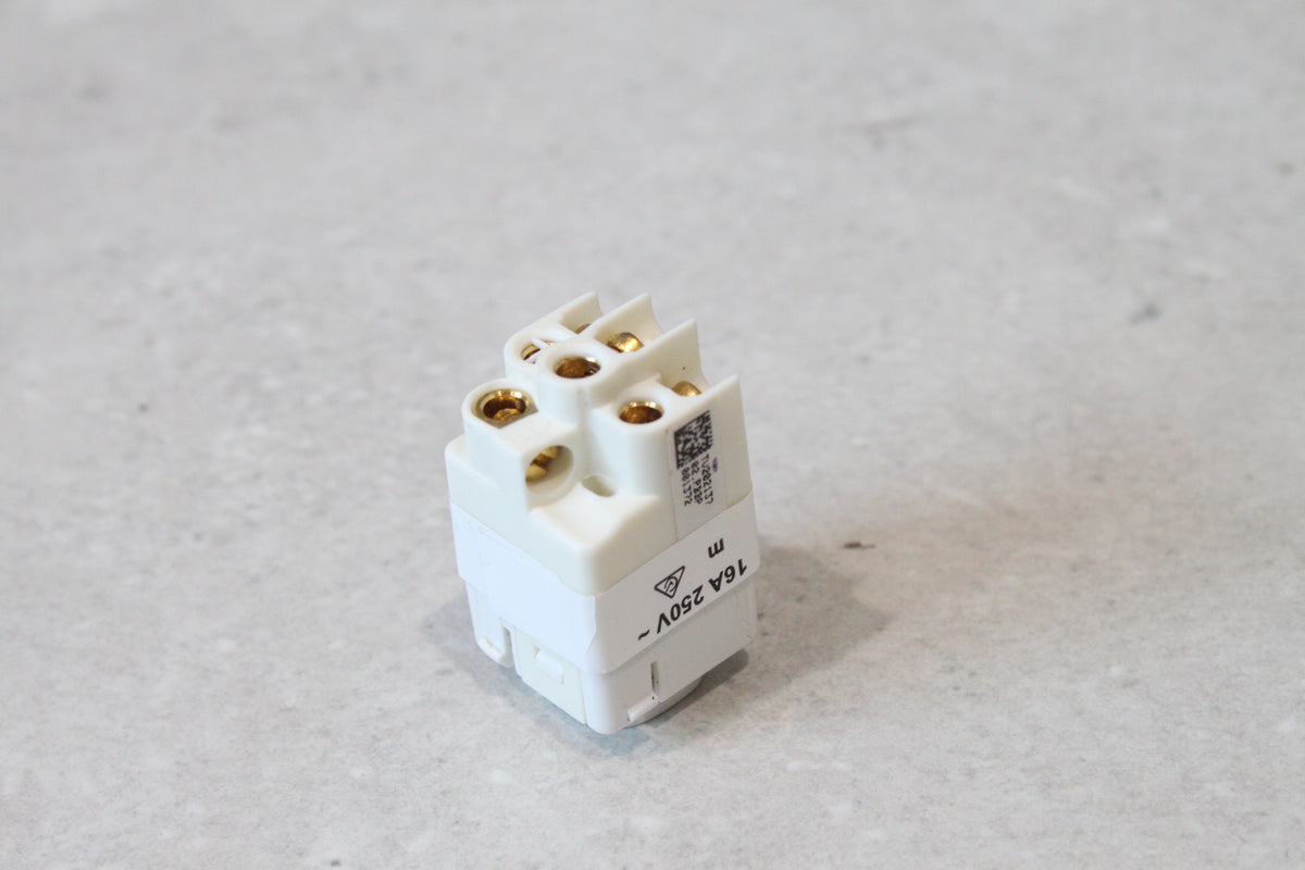 Clipsal 16 Amp IMPRESS SERIES Bell Press Momentary Action Switch Mech White