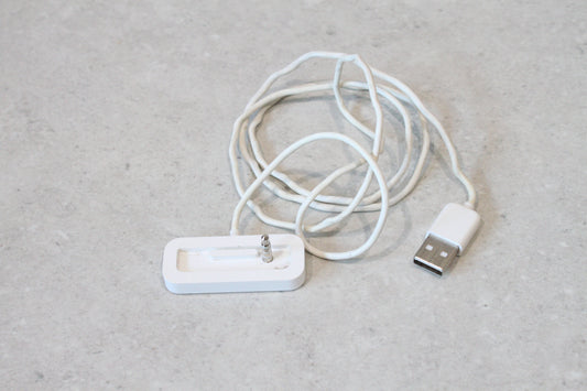 APPLE Genuine Apple iPod Shuffle Charging Dock - USB to 3.5mm Jack - Cradle