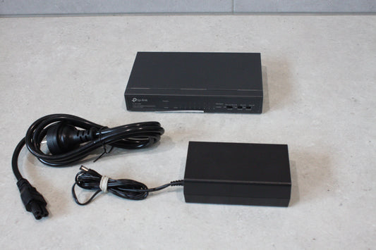 TP-LINK 9-Port 10/100Mbps Desktop Switch with 8-Port PoE+ TL-SF1009P