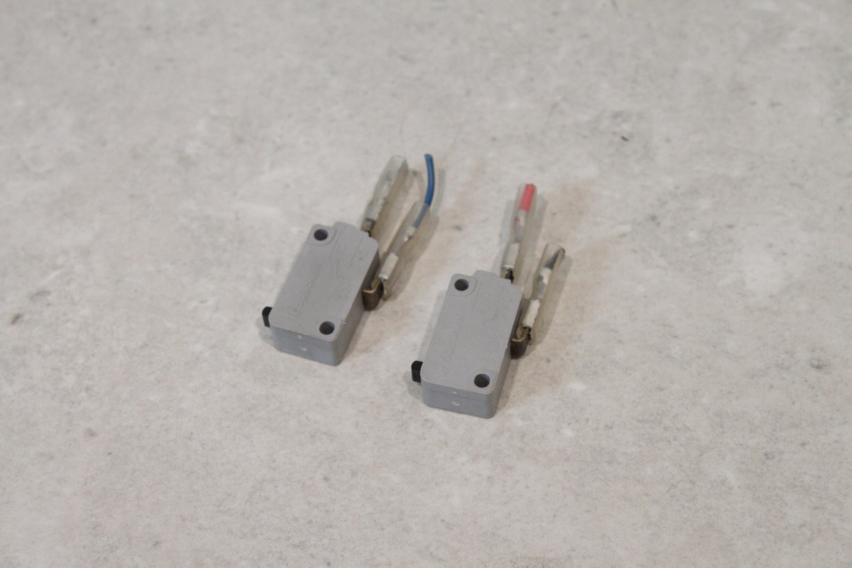 BREVILLE BM0234 Microwave Door Switch 2 wire KW3A Microswitch