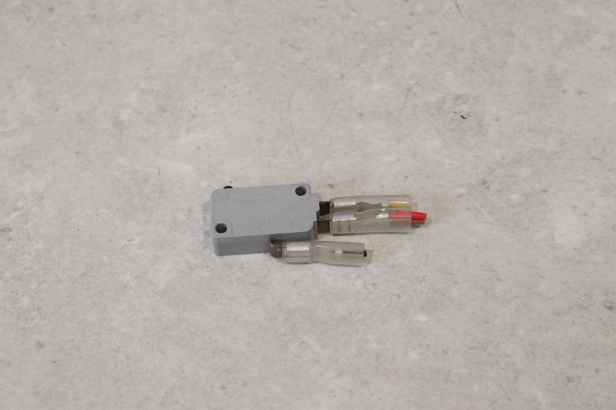 BREVILLE BM0234 Microwave Door Switch 3 wire KW3A Microswitch