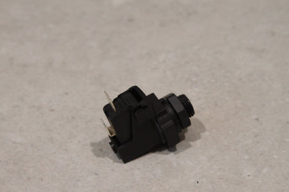 Panel Mount Thermal Overload Switch 16A 250VDC 25T125