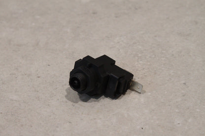 Panel Mount Thermal Overload Switch 16A 250VDC 25T125