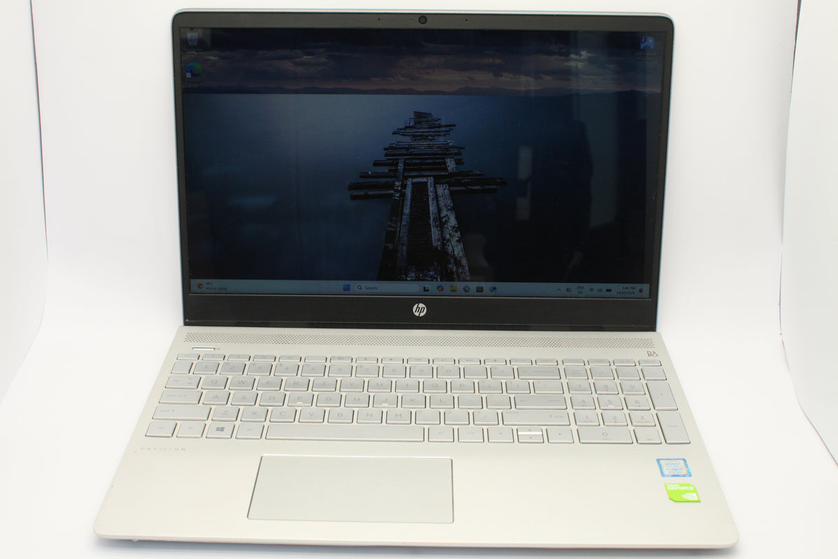 HP Pavillion + Charger 15-CK019TX